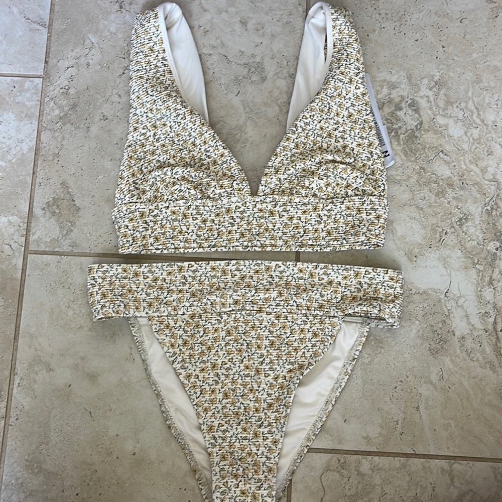 Billabong remi plunge top and Aruba bikini bottoms